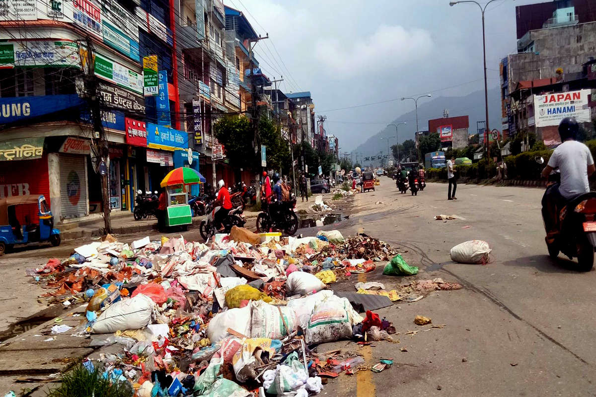 फोहोर नउठ्दा दुर्गन्धित बन्यो भरतपुर